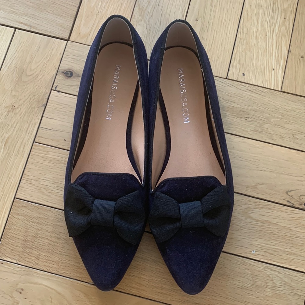 Navy blue flats with grosgrain bow ribbon